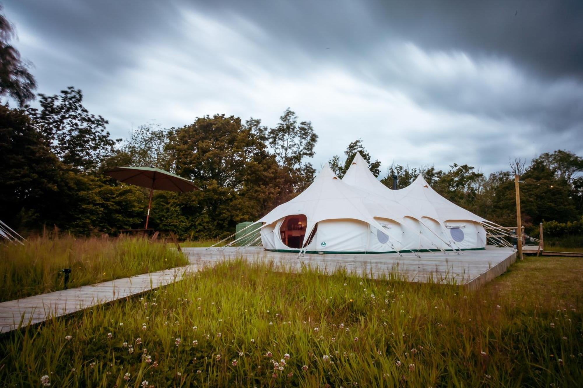 Luxury Glamping Retreat In Battle Villa Ngoại thất bức ảnh